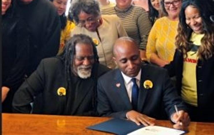 KC Tenants watches Mayor Lucas sign documents